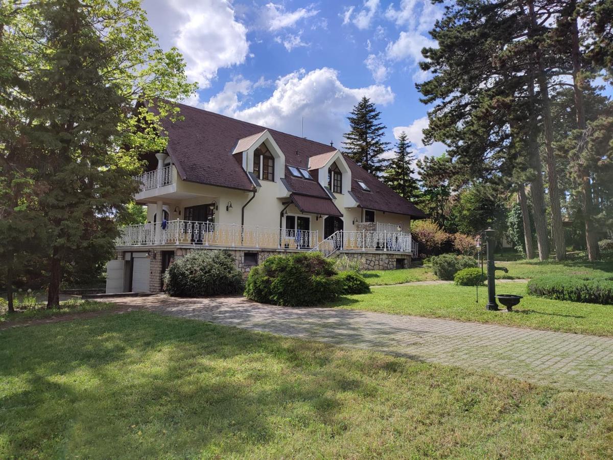 Imola Garden Vendeghaz Hotel Balatonfured Bagian luar foto