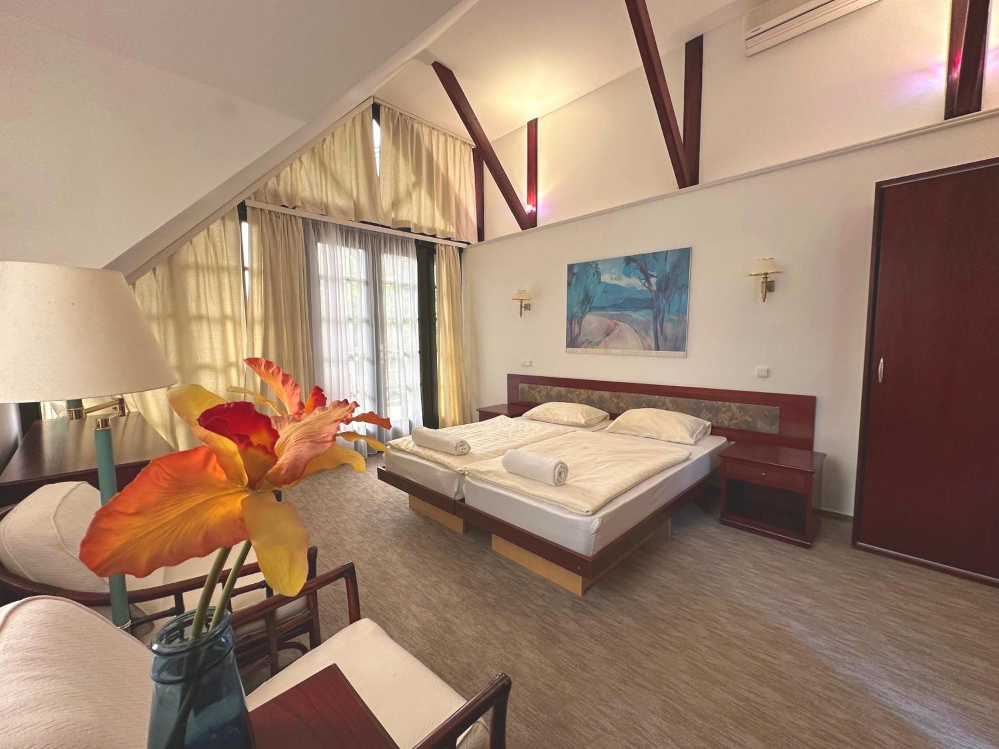 Imola Garden Vendeghaz Hotel Balatonfured Bagian luar foto