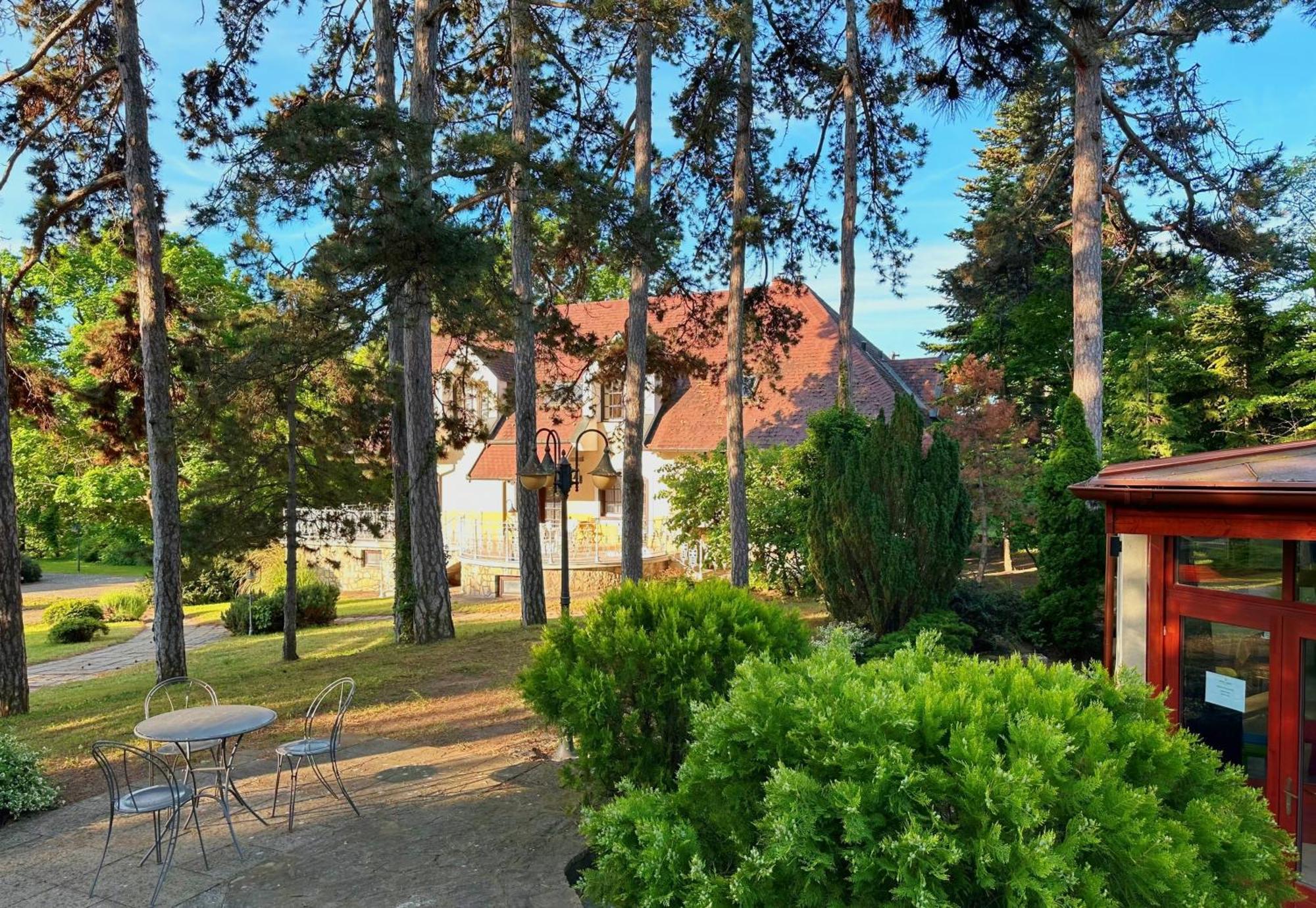 Imola Garden Vendeghaz Hotel Balatonfured Bagian luar foto