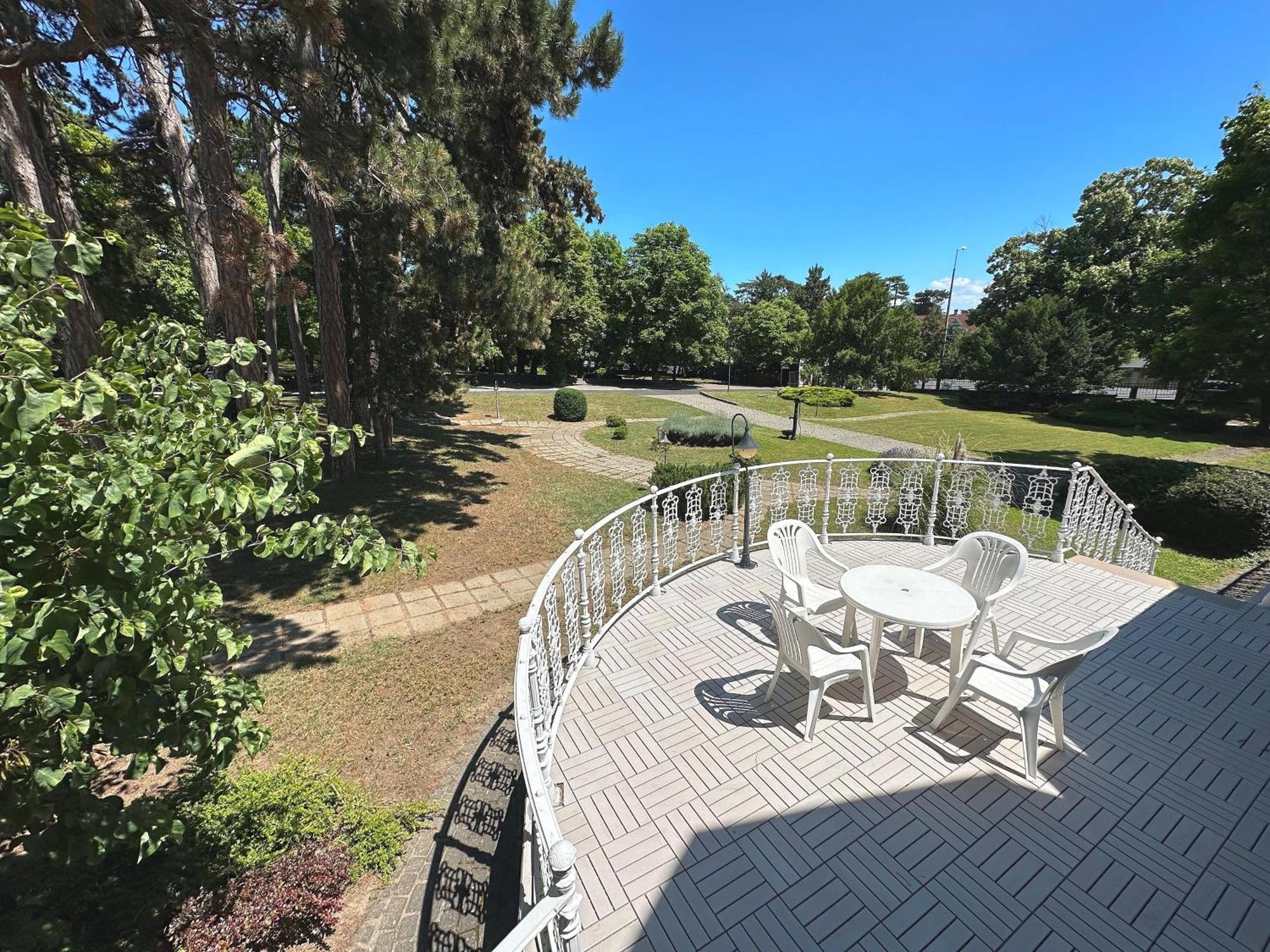 Imola Garden Vendeghaz Hotel Balatonfured Bagian luar foto